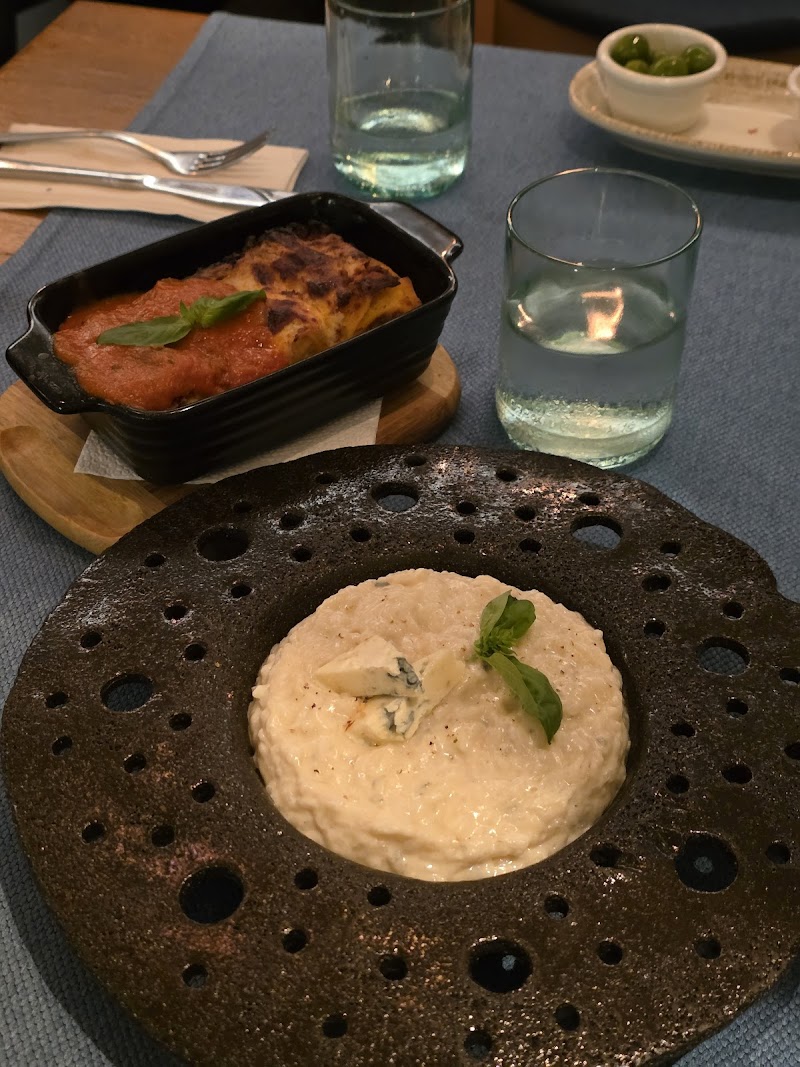 Trattoria Mezzaluna